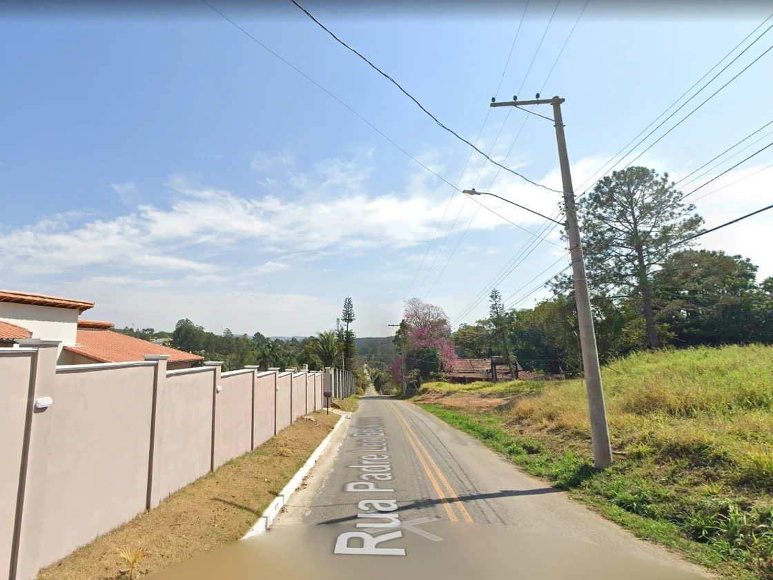 Rua de acesso ao Canil Mansur, em Guararema-SP